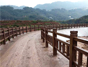 大凌河河道護(hù)欄（水泥仿木系列產(chǎn)品）
